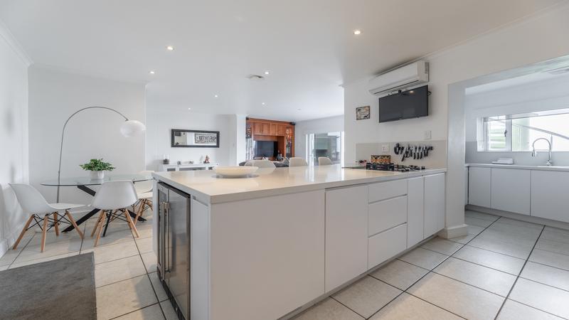 To Let 3 Bedroom Property for Rent in Van Riebeeckstrand Western Cape